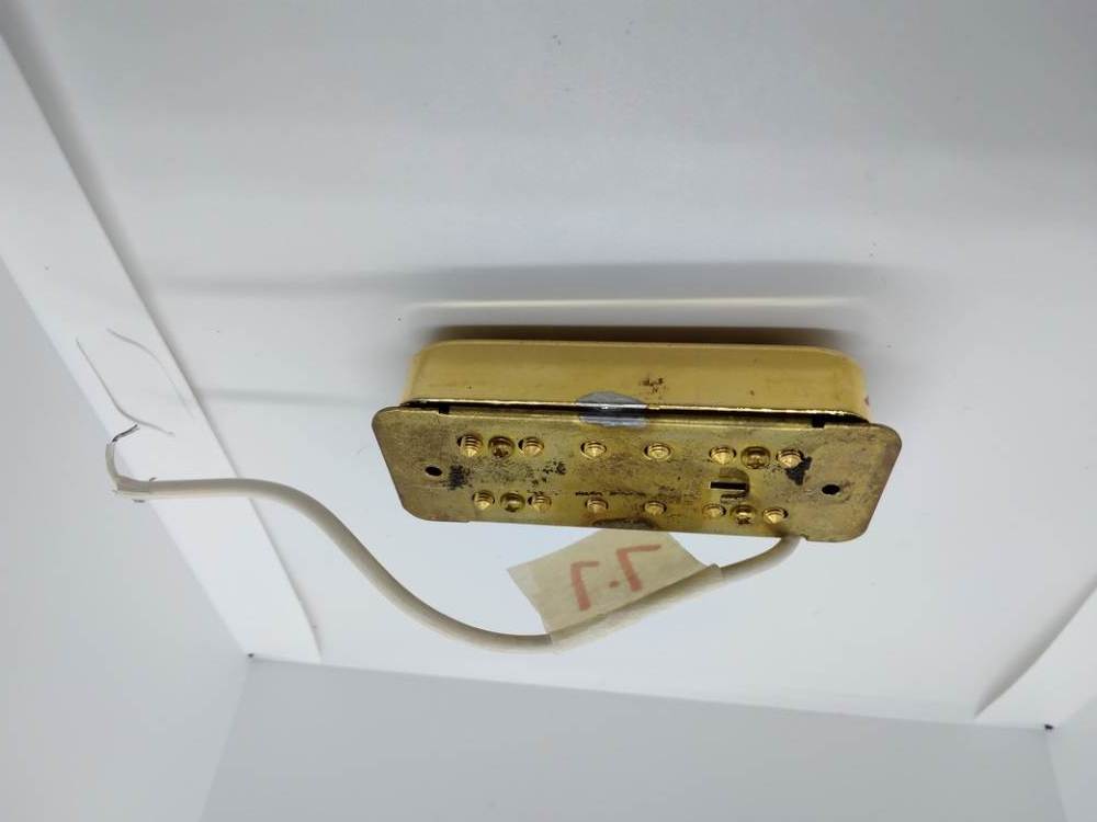 GRETSCH_FILTERTRON_GOLD_BACK_50_1_50.jpg