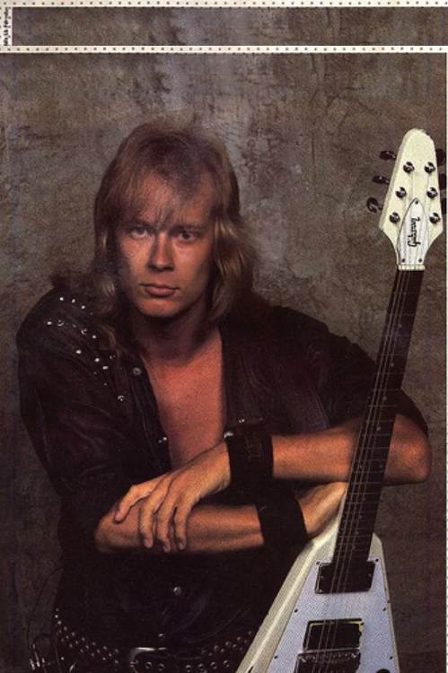 GibsonV_2.jpg.9db7d96ad3aa83d5dcf1613ea74f4654.jpg